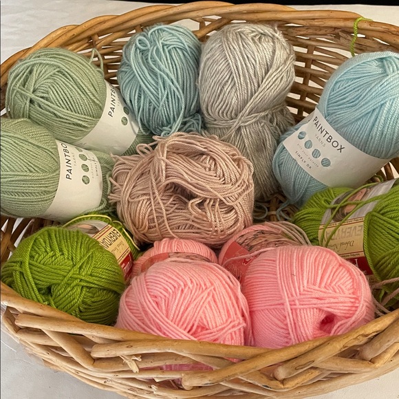 Rare FIND 10 NEW Skeins of Miscellaneous Yarn - Picture 4 of 12